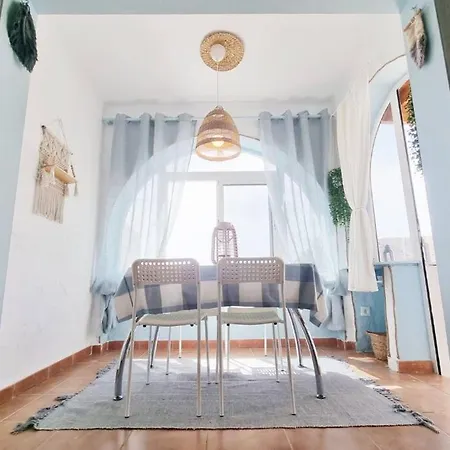 Stylish With Sea Views Prázdninový dům *